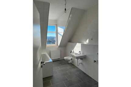 Neu sanierte 2 Zimmer Wohnung mit Einbauküche zu vermieten - Weißenfels