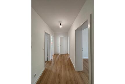 Altbauwohnung, 3-Zimmer mit Einbauküche ! - Heidenau