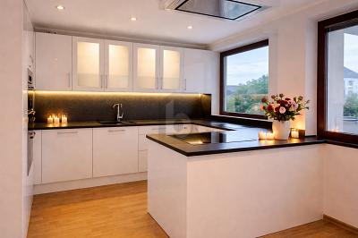 GRÜNE OASE MIT TOP-ANBINDUNG - 1.570,00&nbsp;EUR &nbsp;pro&nbsp; Monat Kaltmiete, ca.&nbsp; 87,00&nbsp;m&sup2;&nbsp;Wohnfl&auml;che in Berlin-Lichterfelde (PLZ: 12207)