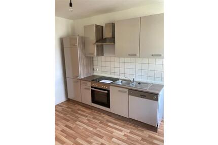 Schicke 2-Zimmer mit Einbauküche, Laminat, Wannenbad & Balkon in ruhiger Lage! - Chemnitz Bernsdorf