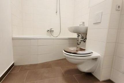 3-Zimmer mit Balkon und Aufzug - 393,00&nbsp;EUR Kaltmiete, ca.&nbsp; 56,00&nbsp;m&sup2; in Freiberg (PLZ: 09599)