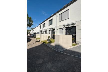 Modernes 4-Zimmer Reihenhaus mit privatem Garten und Stellplatz - Wesseling