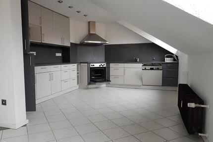 3 Zimmer DG Wohnung mit Garage in SinzingViehhausen zu vermieten