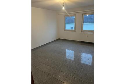 2 Zimmer Dachgeschosswohnung,hell u. freundlich,modern,renoviert, stadtzentral, Garage - Lüdenscheid