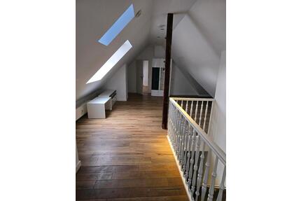 Dachgeschoss 3 zimmer Wohnung - 1.250,00&nbsp;EUR Kaltmiete, ca.&nbsp; 65,00&nbsp;m&sup2; in Offenbach am Main (PLZ: 63065)