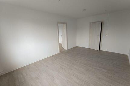 2-Zimmer Wohnung mit Balkon - 310,00&nbsp;EUR Kaltmiete, ca.&nbsp; 51,29&nbsp;m&sup2; in Treuen (PLZ: 08233)