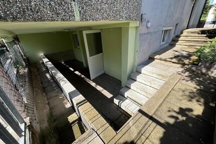 2 Zimmer Untergeschoss wohnung zum vermieten - Stuttgart Zuffenhausen