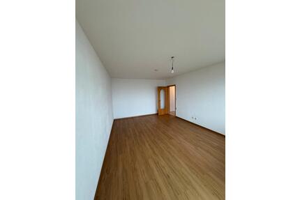 Schöne 3 Zimmer Wohnung in Karlsfeld mit Balkon & EBK