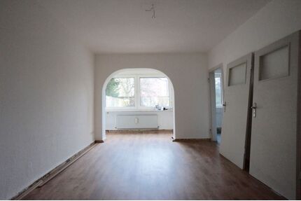 Schöne 3 Zimmer Wohnung im gepflegten Haus ! - Duisburg