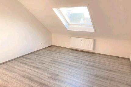 2 Zimmer Dachgeschoss Wohnung dringend einen Nachmieter - Eggenstein-Leopoldshafen
