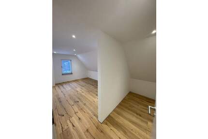 Charmante 2-Zimmer Wohnung auf 72m² mit Dachterrasse - Rückersdorf