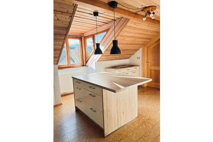 Helle 3-Zimmer Dachgeschosswohnung in Deuerling
