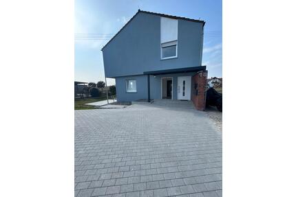 4-Zimmer EG-Whg mit Terrasse, Garage, Stellplatz, eigenem Garten - Brackenheim