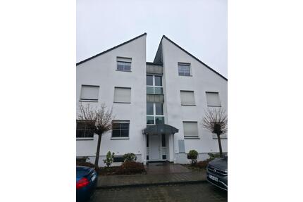 2 Zimmer DG Wohnung mit Einbauküche und Stellplatz - Gütersloh