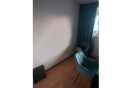 ein Zimmer in meiner zwei einhalb Zimmer Wohnung - Berlin Neukölln