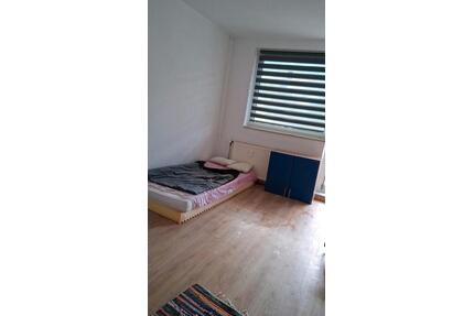 Möblierte 1 Zimmer wohnung mit Balkon und Küche - Magdeburg Hopfengarten