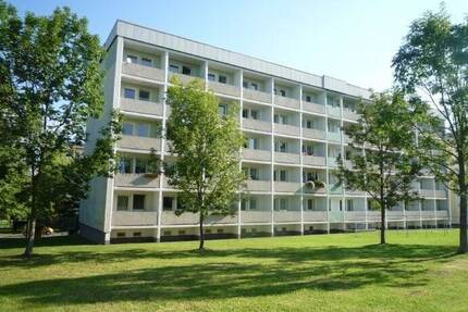 1 Raum Wohnung mit separaten Schlafzimmer und 6m Balkon, Möblierung möglich - Reinsdorf