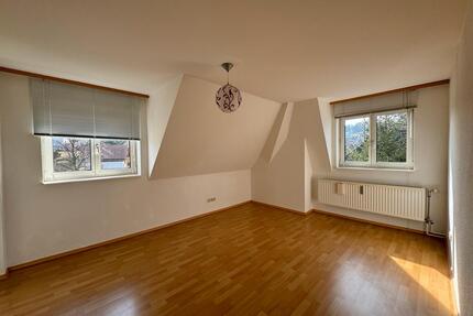 gemütliche 3 Zimmer Dachgeschoss Wohnung - 48 m2 Wohnfl. - Frankfurt am Main Bonames