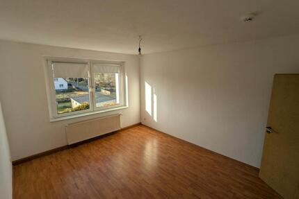 Schöne 3-Zimmer Wohnung im Grünen 270€ 2 Monate Mietfrei - Zeitz