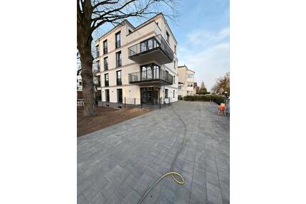 Neubau Erstbezug, 3 + 2,5 + 2 Zimmer in Wedel Rissener Str. 1