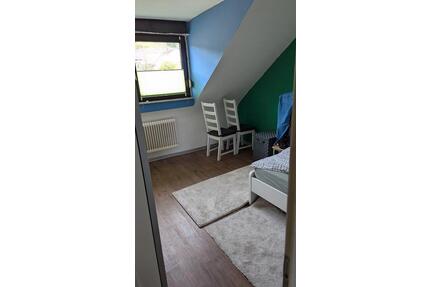 Gemütliche 2- Zimmer Dachgeschosswohnung mit Einbauküche und Gart - Trier Kürenz