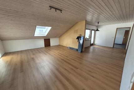 2-3 Zimmer DG Wohnung 75qm in Sindelfingen Darmsheim