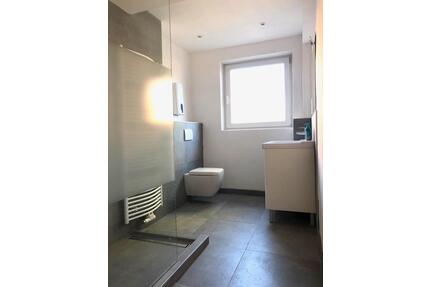 Kernsanierte 3 Zimmer Wohnung 90qm Balkon seniorengerecht zentral - Mönchengladbach