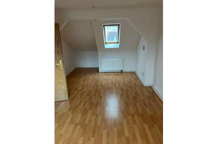 Gemütliche DG 1-Zimmer mit Laminat in ruhiger Lage! - Zwickau Neuplanitz