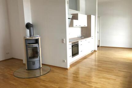 *** Traumhaft * Südbalkon * Kamin* EBK* privater Hobbyraum im Haus * 2 Zimmer *** - Leipzig Nord