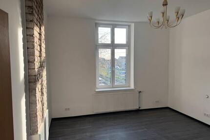 Großzügige, kernsarnierte 6 Zimmer Wohnung mit 194 qm in Wickrath - Mönchengladbach West