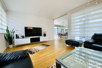 Wohnen auf einer Ebene Moderne, hochwertige 3 Zimmer-Wohnung mit Bungalow-Charakter - Düsseldorf