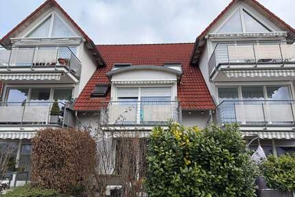 Seniorenwohnung - 1,5-Zimmer im 1. Dachgeschoss mit Balkon, Einbauküche, Aufzug & TG-Stellplatz. - Flein