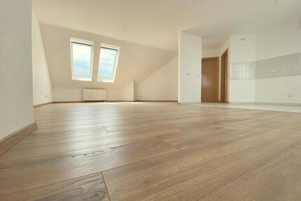 2 Zimmer Wohnung mit Balkon, Tageslichtbad und Stellplatz - Leipzig Nord