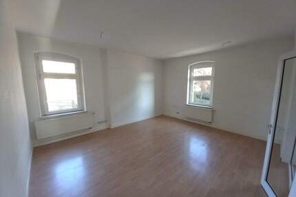 gemütliche 3-Zimmer Wohnung im 2. OG am Rosa-Luxemburg-Park, mit Mietergarten - Hohenstein-Ernstthal