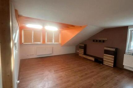 Großzügige 2,5 Zimmer DG Wohnung mit Gartennutzung in Teublitz