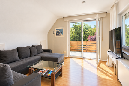 Gemütliche WG-Zimmer in 2er-WG Dachgeschoßwohnung mit herrlichem Blick ins Grüne - Stuttgart