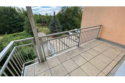 3. OG großes Wohnzimmer + Balkon Stellplatz mögl. ! - Chemnitz Sonnenberg