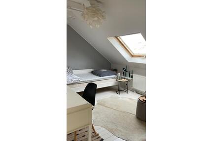 Mobiliertes WG Zimmer Trier - Heiligkreuz ab 1.4.26 frei