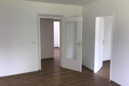 Schöne 2-Zimmer Wohnung mit neuen Bodenbelägen und Balkon zu vermieten - Bad Hersfeld Petersberg