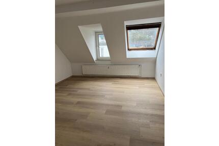 Lichtdurchflutete 2-Zimmer-Dachgeschosswohnung in Wuppertal-Dammstraße ***WBS notwendig***