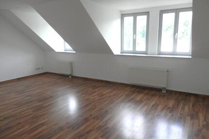 3 Zimmer Dachgeschoss Wohnung im Zentrum von Werdau zu vermieten!