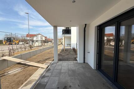 Exklusiv Wohnen! 3-Zimmer EG-Neubauwohnung mit Garten und Einbauküche - Tüßling