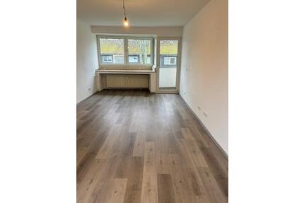 Komplett sanierte 3 Zimmer Wohnung mit Balkon in Oberhausen zu vermieten
