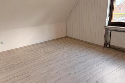 2-Zimmer Dachgeschosswohnung – 750 € warm inkl. - Loxstedt