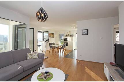 Helle, möblierte 2,5-Zimmer Wohnung mit Loggia und TG-Stellplatz - München Ramersdorf-Perlach