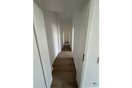 Modernisierte 5-Zimmer Wohnung, 2 Bäder, Gäste-WC - Wuppertal Langerfeld