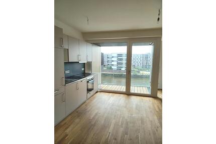 Helle 2-Zimmer Wohnung mit Loggia, Stellplatz und tollem Ausblick direkt am Wasser am Baakenhafen! - Hamburg Hamburg-Mitte