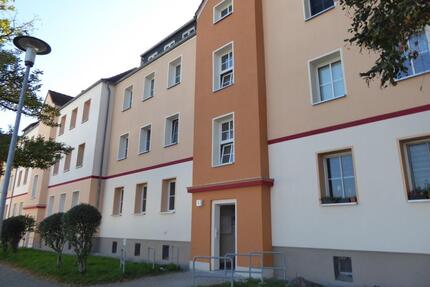 Geräumige 2 Zimmer Wohnung mit Balkon - Dessau-Roßlau