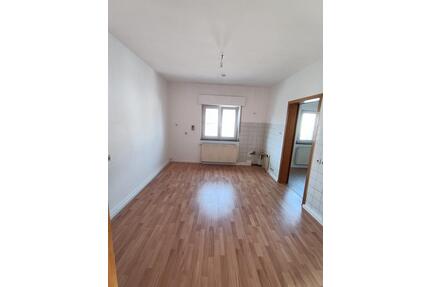 Helle 2,5 -Zimmer Wohnung 1. Stock Worms - Pfiffligheim