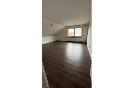 Dachgeschosswohnung 3 Zimmer Küche Bad renoviert - Georgsmarienhütte